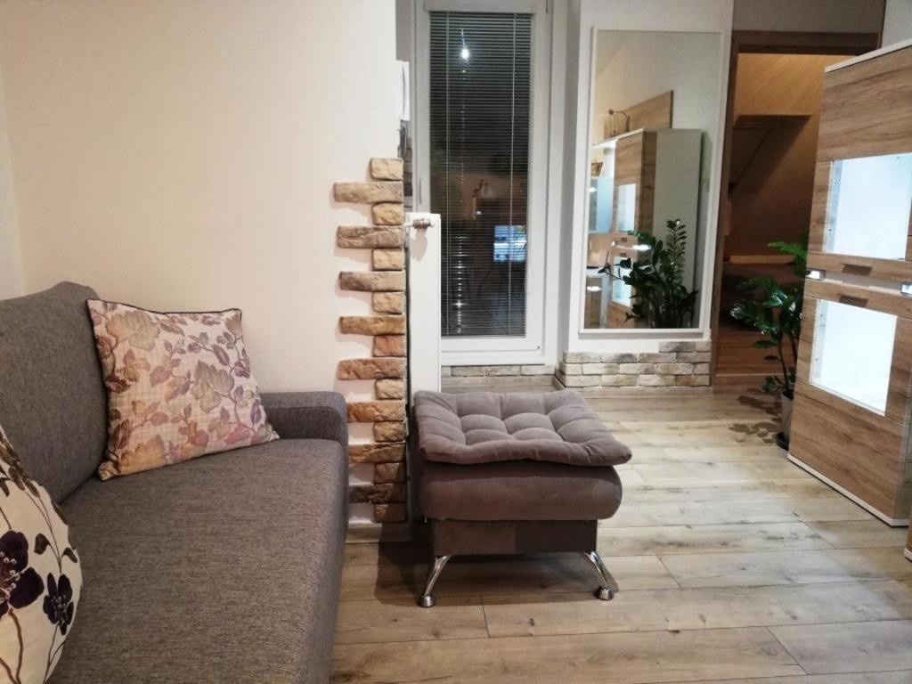 Апартаменты Galeria Stastie Сенец Экстерьер фото